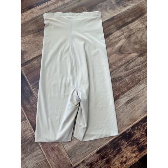 Spanx Women's Beige Champagne High Waist Shapewear shorts Size Large - Picture 4 of 4